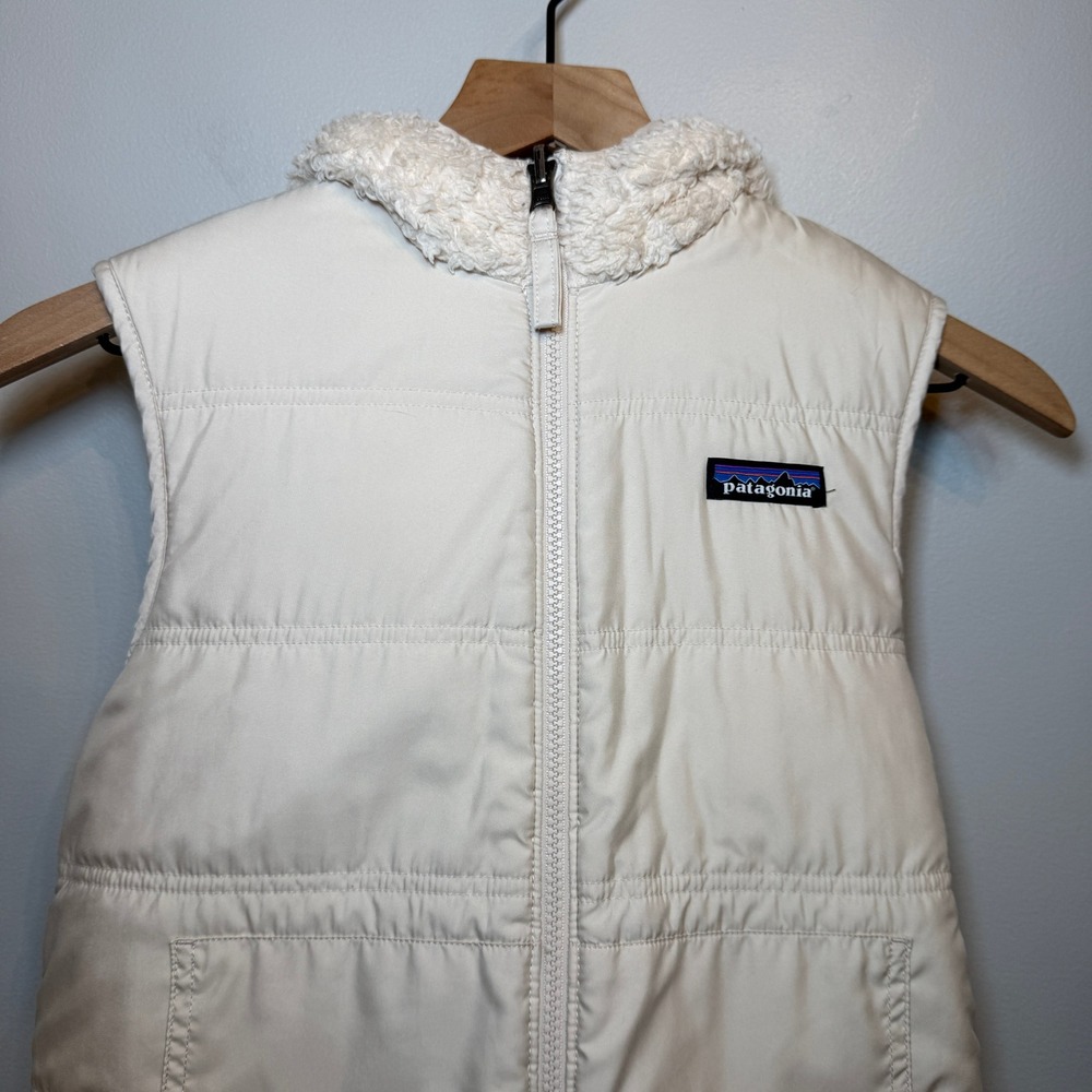 Patagonia Women's Hooded Reversible Puffer Vest Cream Fleece Lined Size X-Small - Picture 2 of 8